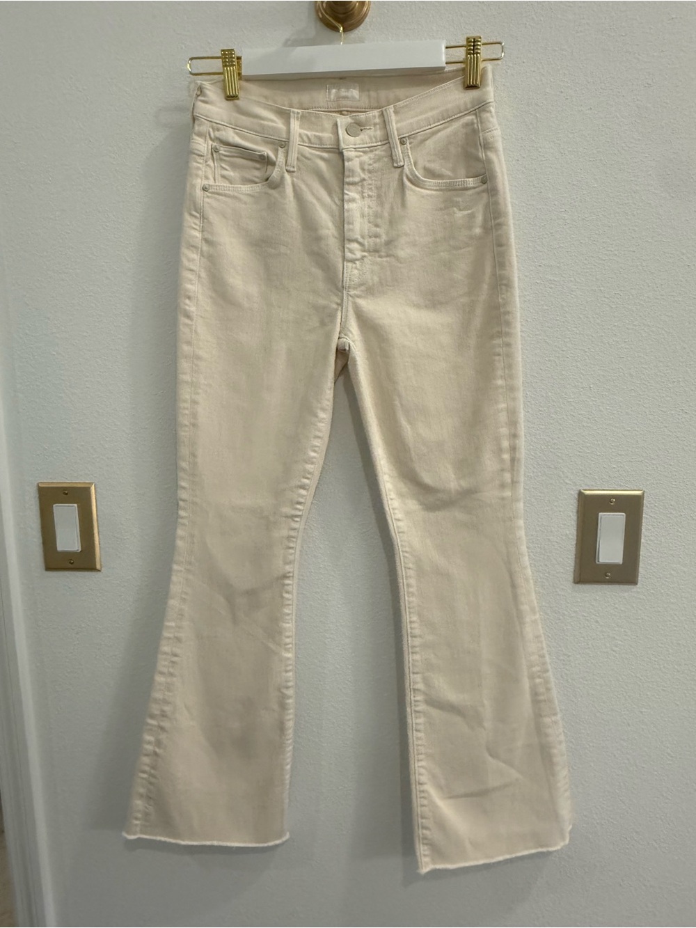 MOTHER the weekender cream flare jeans size 26
